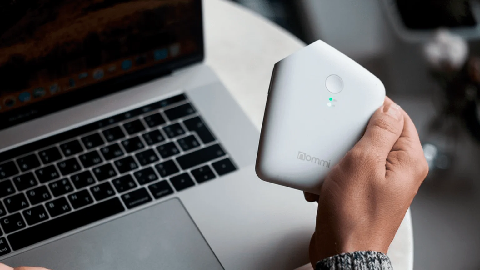 Nommi — Přenosný Wi-Fi router